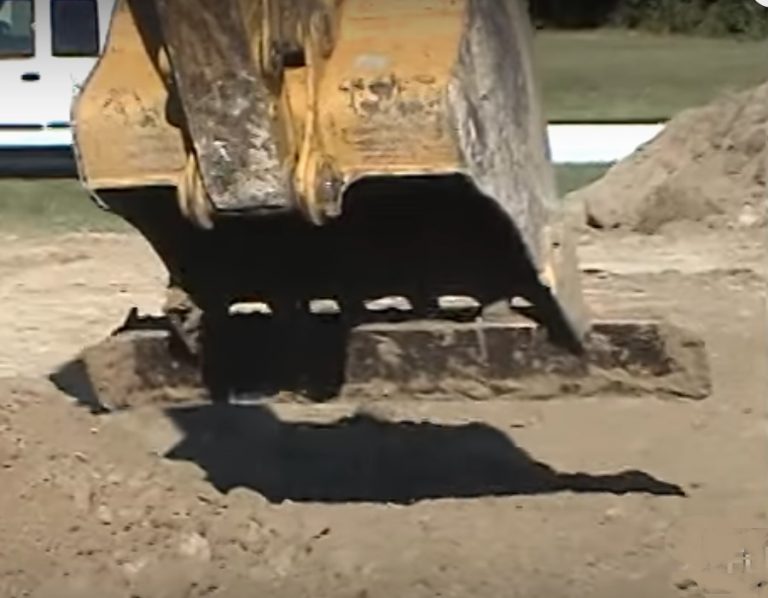 GradeBlade Squeegee Blades for Excavators over 8 ton Equipmentland